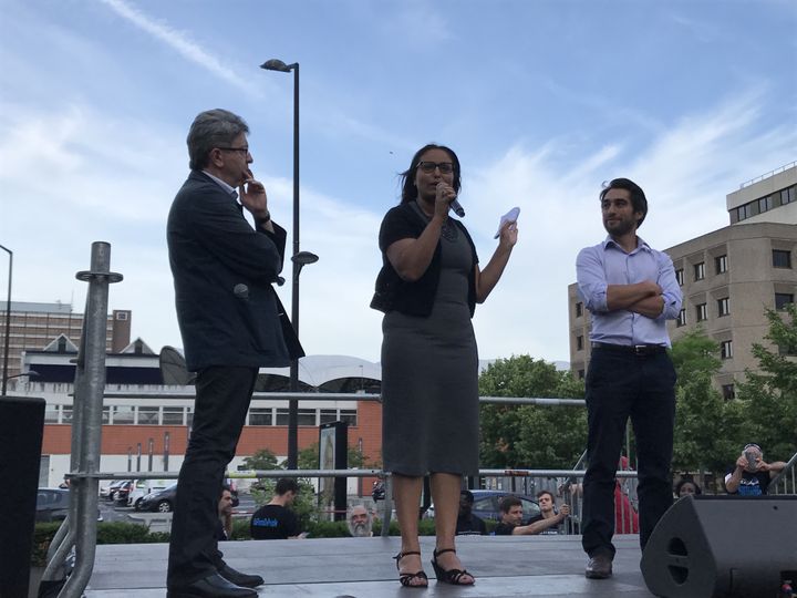 Jean-Luc Mélenchon, Farida Amrani et Ulysse Rabaté à Evry (Essonne), le 29 mai 2017. (ROBIN PRUDENT / FRANCEINFO)