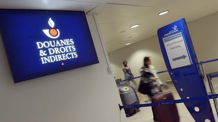 Passage des douanes à l'aéroport d'Orly (décembre 2012)
 (Mguel Medina / AFP)