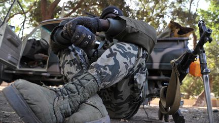 Un soldat malien, le 19 janvier 2013 &agrave; Niono (Mali). (ISSOUF SANOGO / AFP)