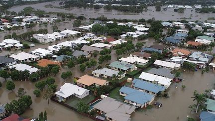 Une photo prise par les Services d'incendie et d'urgence du Queensland montre les rues inondées de Townsville, au nord-est de l'Australie, le 4 février 2019. (QUEENSLAND FIRE AND EMERGENCY SE / AFP)