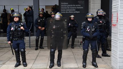 Universités : des CRS dans les amphis