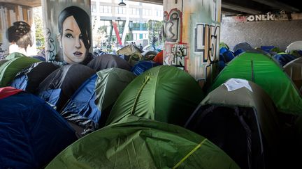 Le campement de migrants dit du Millénaire, Porte de la Villette, le long du canal Saint-Denis, dans le 19e arrondissement à Paris, le 20 avril 2018. (MAXPPP)