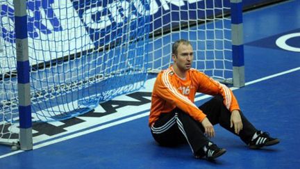 Thierry Omeyer entre deux supportrices tricolores