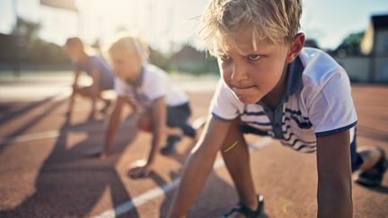 Les enfants et les adolescents bougent de moins en moins, et sont de plus en plus sédentaires. (Illustration) (IMGORTHAND / E+ / GETTY IMAGES)