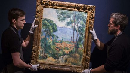 Le tableau de Cézanne "Vue sur l'Estaque et le château d'If" présenté à Christie's, à Londres (30 janvier 2015)
 (Guy Bell / Rex / Sipa)