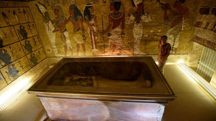 Toutânkhamon : près de 5 400 objets dans le tombeau du pharaon