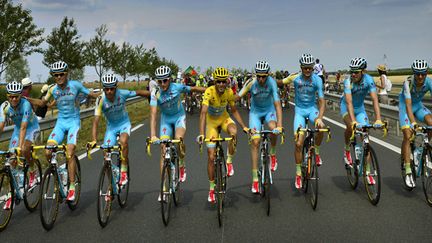 Jl n'est pas certain que l'on revoie, comme ici, l'équipe Astana sur le Tour de France cette année (JEFF PACHOUD / AFP)