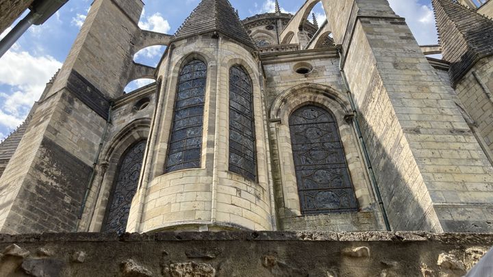 La cathédrale gothique Saint-Étienne est l'un des joyaux du patrimoine bâti de Bourges. (INGRID POHU / RADIOFRANCE)