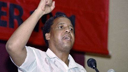 Chris Hani, secrétaire général du PC sud-africain, le 8 décembre 1991. Sa mort a entraîné de violentes émeutes dans les townships du pays. (AFP - WALTER DHLADHLA)