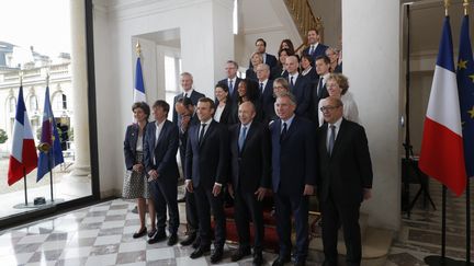 Photo de famille du gouvernement : "ce qui frappe, c'est sa scénarisation"