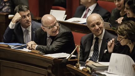 Valls salue Laurent Fabius qui quitte le gouvernement sous les applaudissements des députés