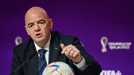 Le président de la Fifa, Gianni Infantino, le 19 novembre 2022 à Doha lors d'une conférence de presse avant le début du Mondial au Qatar. (FABRICE COFFRINI / AFP)