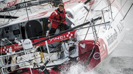 Dotés de foils pour les faire voler au dessus de l'eau, ces bateaux du Vendée Globe, comme celui de Samantha Davies, sont plus puissants et les chocs plus dangereux à parer pour les marins. (VINCENT CURUTCHET / VENDEE GLOBE 2020)