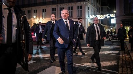 Le Premier ministre et maire de Pau, François Bayrou, au sortir du conseil municipal de sa ville, le 16 décembre 2024. (QUENTIN TOP / HANS LUCAS / AFP)