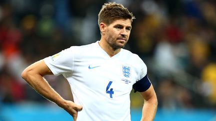 Le milieu anglais Steven Gerrard, le 19 juin 2014, apr&egrave;s la d&eacute;faite de son &eacute;quipe contre l'Uruguay, &agrave; Sao Paulo (Br&eacute;sil). (KIERAN MCMANUS / AFP)