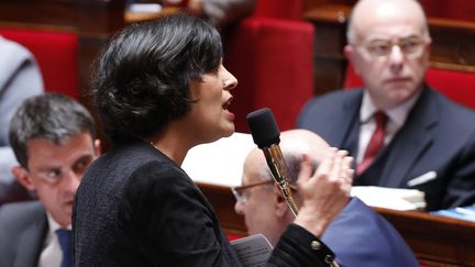 La ministre du Travail a sévèrement répondu à la député écologiste Isabelle Attard, mardi, lors des questions à l'Assemblée nationale.