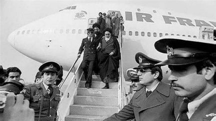 &nbsp; (C’est à bord d’un Boeing 747 d’Air France, que l’Ayatollah Khomeiny est revenu en Iran, le 1er février 1979, après 15 ans d’exil en France © DR)