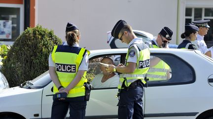 La police française procède à&nbsp;une tournée d'inspection à Nantes (Loire-Atlantique) en mars 2017. (ALAIN LE BOT / PHOTONONSTOP)