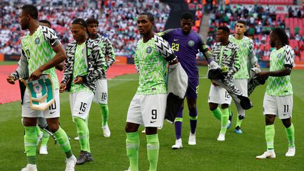 Les joueurs du Nigeria&nbsp;avant un match de préparation à la Coupe du monde contre l'Angleterre, à Londres, le 2 juin 2018. (JOHN SIBLEY / REUTERS)