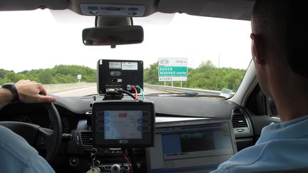 Le mod&egrave;le de radars photographiant les voitures qui doublent et roulent en sens inverse a d&eacute;j&agrave; &eacute;t&eacute; test&eacute; le 9 juillet 2010 dans l'Oise. (MAXPPP)