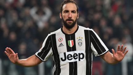 Gonzalo Higuain n'en rajoute pas dans la démonstration face au Napoli (GIUSEPPE CACACE / AFP)