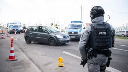 Contrôle de police à la frontière franco-allemande, le 13 décembre 2018. (SEBASTIAN GOLLNOW / DPA)