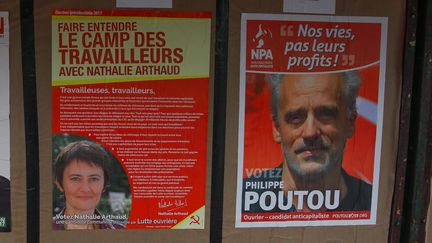 Affiches électorales de Nathalie Arthaud (Lutte ouvrière) et Philippe Poutou (Nouveau parti anticapitaliste) le 15 avril 2017 (ROLAND MACRI / MAXPPP)