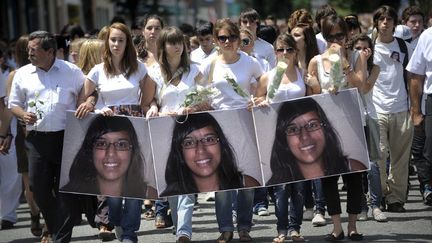 Marche silencieuse en m&eacute;moire de Marie-Jeanne,&nbsp;le 24 juin 2012&nbsp;&agrave; Tournon-sur-Rh&ocirc;ne (Ard&egrave;che). (JEFF PACHOUD / AFP)