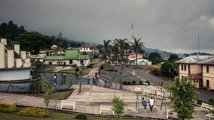 Vue générale de Buéa, capitale de la région anglophone du Sud-Ouest, au pied du mont Cameroun. (ALEXIS HUGUET / AFP)