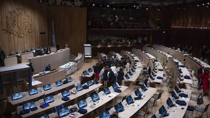 La salle du conseil municipal à Marseille, le 4 juillet 2020, lors de l'élection de la maire Michèle Rubirola. (GUILLAUME ORIGONI / HANS LUCAS)