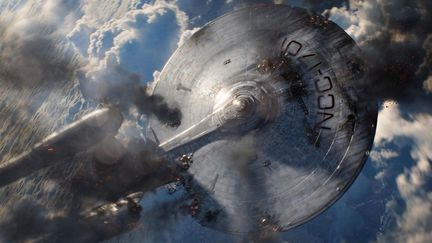 Le vaisseau Enterprise en péril dans "Star Trek Into Darkness" de J. J. Abrams
 (Paramount Pictures)