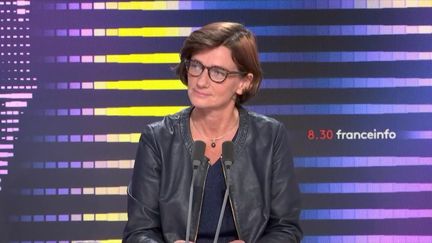 Agnès Firmin Le Bodo, ministre déléguée auprès du ministre de la Santé, chargée de l’organisation territoriale et des professions de santé, était samedi 22 octobre l'invitée du 8h30 franceinfo.&nbsp; (FRANCEINFO / RADIOFRANCE)