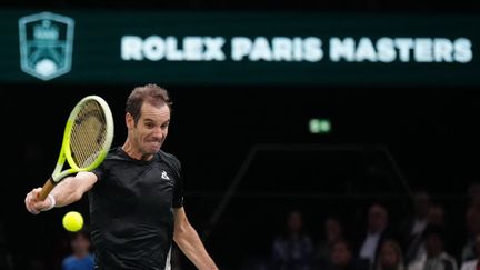 Richard Gasquet vaincu par le Belge Zizou Bergs, lors de son dernier match à Bercy, le 29 octobre 2024. (DIMITAR DILKOFF / AFP)