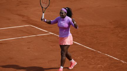 Serena Williams jouera son 9e quart de finale à Roland-Garros. (PATRICK KOVARIK / AFP)