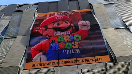 Affiche du film "Super Mario Bros" lors de sa sortie à Paris en mai 2023 (RICCARDO MILANI / HANS LUCAS / HANS LUCAS VIA AFP)