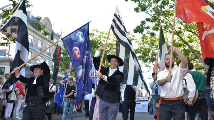 Le drapeau rouge de l'ïle de Man à l'honneur dimanche 9 août à Lorient lors de la Grande Parade.
 (Rouanet / Photopqr / Le Télégramme)