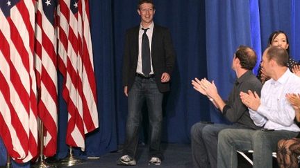 Mark Zuckerberg arbore une cravate et une veste pour rencontrer le président Obama (20 avril 2011) (AFP/JUSTIN SULLIVAN)