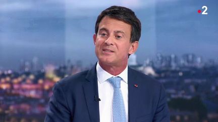 Manuel Valls, sur le plateau du JT de France 2, dimanche 30 septembre. (FRANCE 2)