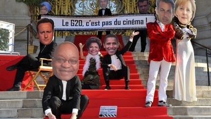 Des militants de l'ONG Oxfam ont brandi une banderole, "Le G20, ce n'est pas du cin&eacute;ma!" lundi 31 octobre &agrave; Paris alors que le sommet s'ouvre jeudi 2 novembre &agrave; Cannes. &nbsp; (PHILIPPE WOJAZER/REUTERS)