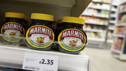 Des pots de "Marmite" dans un supermarché à Londres, le 13 octobre 2016. (ALASTAIR GRANT/AP/SIPA / AP)