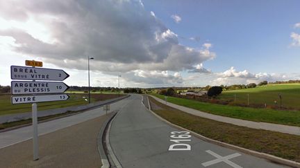 Le garçonnet a été retrouvé à vélo sur la route reliant&nbsp;Saint-Pierre-la-Cour (Mayenne) à Bréal-sous-Vitré (Ille-et-Vilaine). (GOOGLE STREET VIEW / FRANCETV INFO)