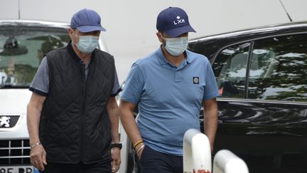 Les anciens dentistes Lionel et Jean-Claude Guedj, lors de leur procès en septembre 2022, devant le tribunal judiciaire de Marseille. (FRANCK PENNANT / MAXPPP)