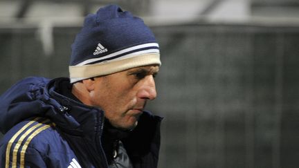 Elie Baup, alors entra&icirc;neur de l'OM, le 6 d&eacute;cembre 2013 au stade V&eacute;lodrome, apr&egrave;s une d&eacute;faite contre Nantes. (BORIS HORVAT / AFP)