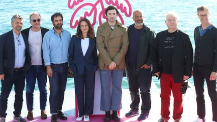 Antoine Garceau (à gauche), avec à ses côtés Gregory Montel, Camille Cottin, Nicolas Maury, Marc Fitoussi, Dominique Besnehard&nbsp;et Harold Valentin le 13 octobre 2020 à Cannes. (VALERY HACHE / AFP)