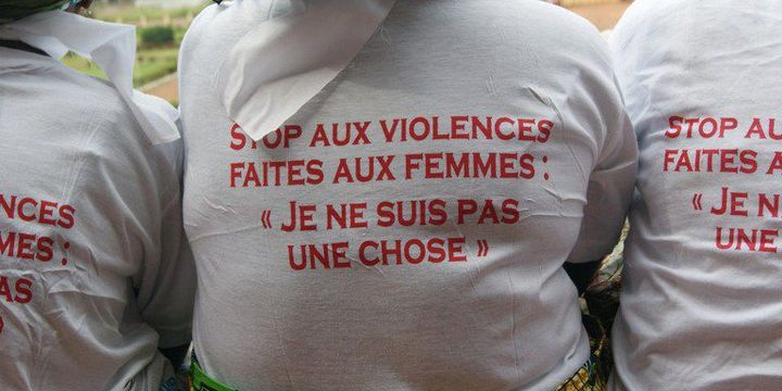 «Je ne suis pas une chose». Des femmes centrafricaines manifestent le 25 Novembre 2015 à Bangui contre les violences faites aux femmes. (Photo AFP/Pacome Pabandji)