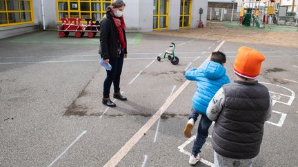 Une cour de récréation. Photo d'illustration (DAVID ADEMAS / MAXPPP)