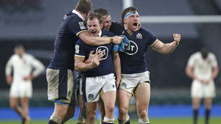 L'explosion de joie des Écossais, le 6 février 2021, après leur première victoire à Twickenham depuis 1983 (ALASTAIR GRANT / AP)