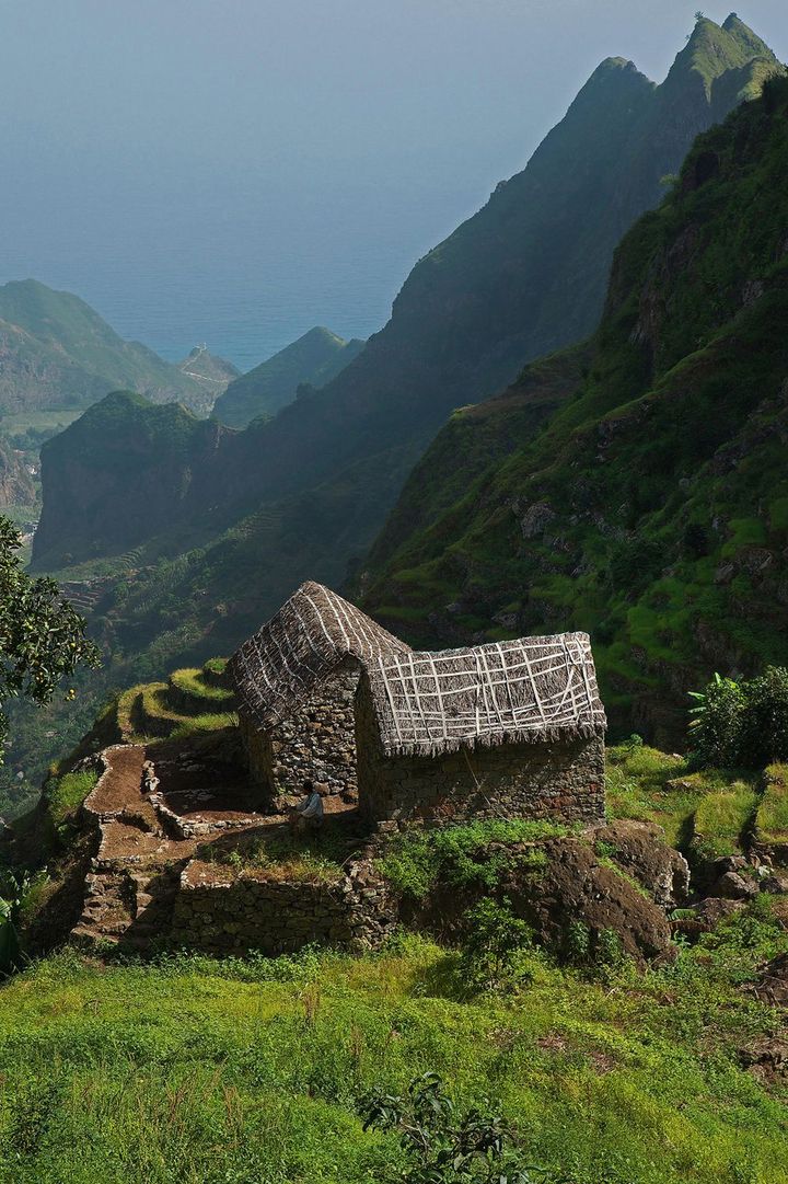 Au Cap-Vert, la sublime vallée de Paul et ses maisons traditionnelles se découvrent en randonnant. (GUILLAUME SOULARUE / ONLY WORLD / Only France)