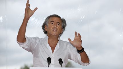 Bernard Henri-L&eacute;vy aux universit&eacute;s d'&eacute;t&eacute; du Medef, &agrave; Jouy-en-Josas (Essonne), le 29 ao&ucirc;t 2012. (ERIC PIERMONT / AFP)