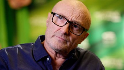 Le chanteur britannique Phil Collins r&eacute;pond &agrave; une interview, le 21 novembre 2013, &agrave; Stuttgart (Allemagne). (BERND WEISSBROD / DPA / AFP)